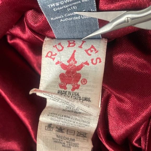 Harry Potter Deluxe Gryffindor Robe with Ron Weasley Wand  Kids Medium Universal - Picture 7 of 13